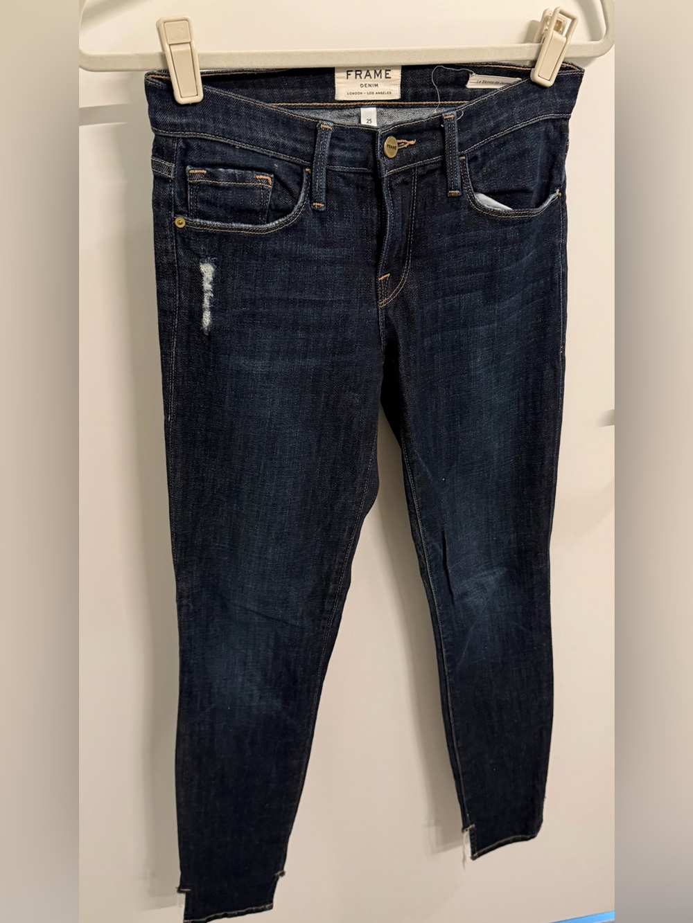 Frame Denim Indigo Skinny Jeans with Subtle Distress